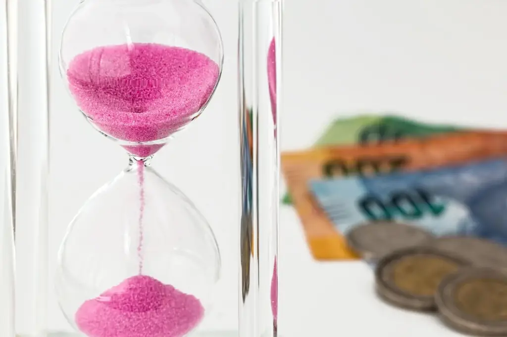 Person writing a risk management plan for crypto trading